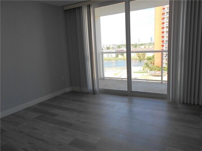 Foto del edificio - 1301 NE Miami Gardens Dr
