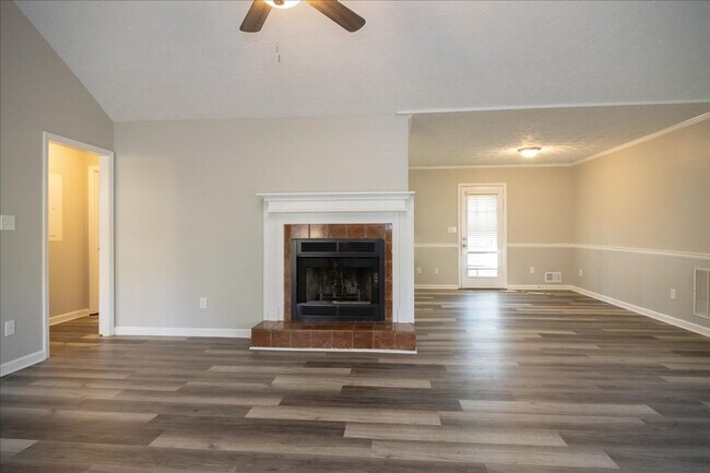 Foto del edificio - Spacious 3/2 Ranch Home w/ 2 Car Garage in Quiet Neighborhood