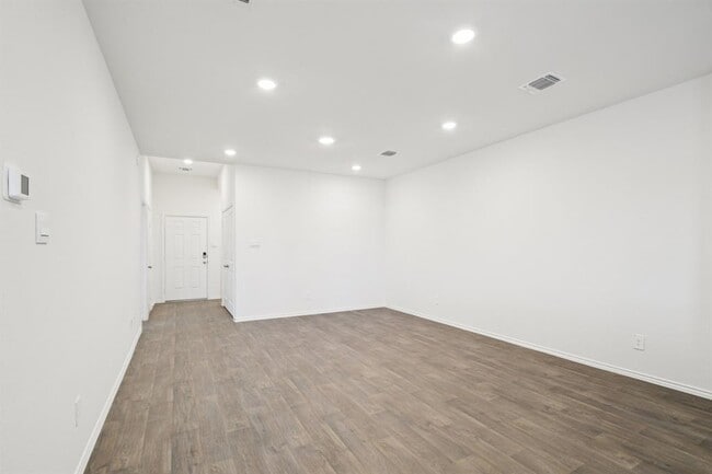 Building Photo - 599 Arnold Lp