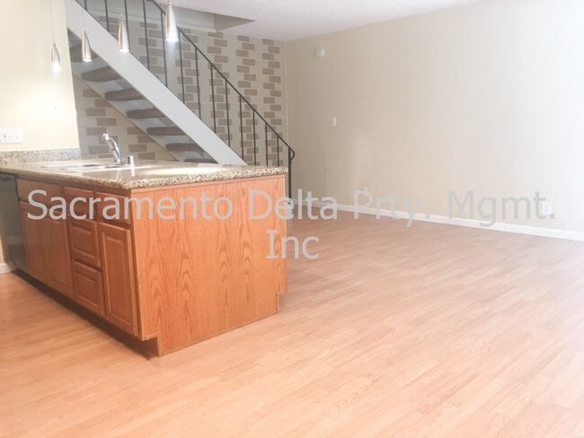 Building Photo - 2036 Benita Dr