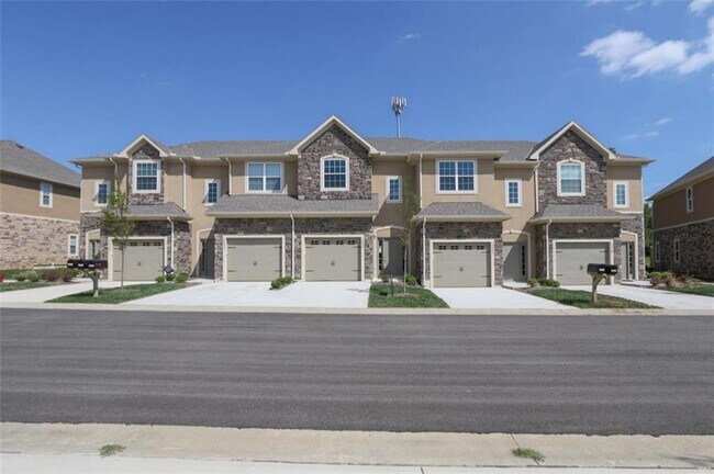 Building Photo - 15861 Valley View Dr