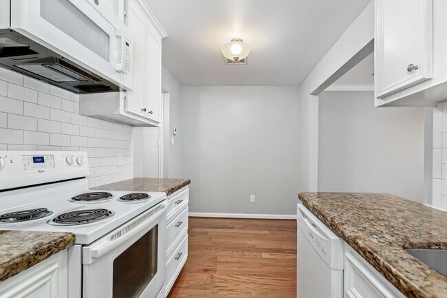 Foto del edificio - 2 Bedroom, 2 Bath Apartment in Munger Place!