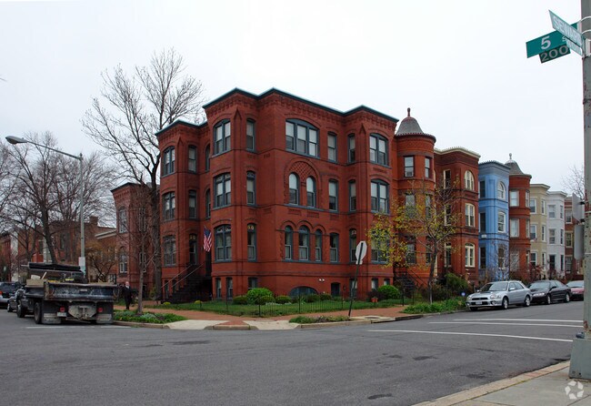 Building Photo - 226 5th St SE