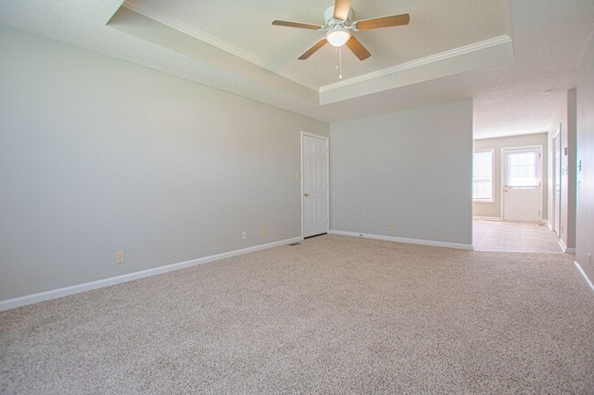 Building Photo - Pet Friendly Three Bedroom!