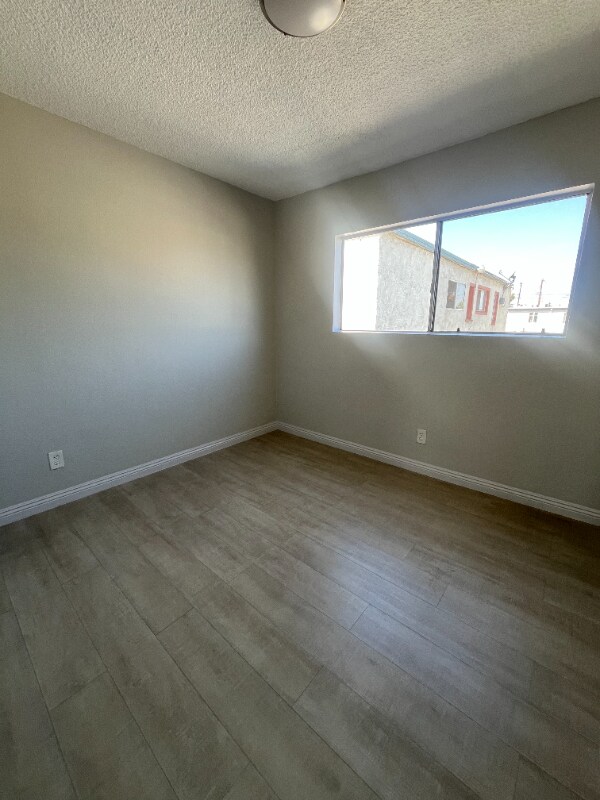 Building Photo - 609 W 94th St