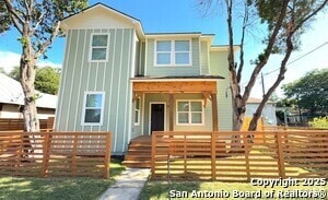 Building Photo - 527 Montana St