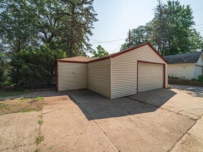 Building Photo - 1616 Race St