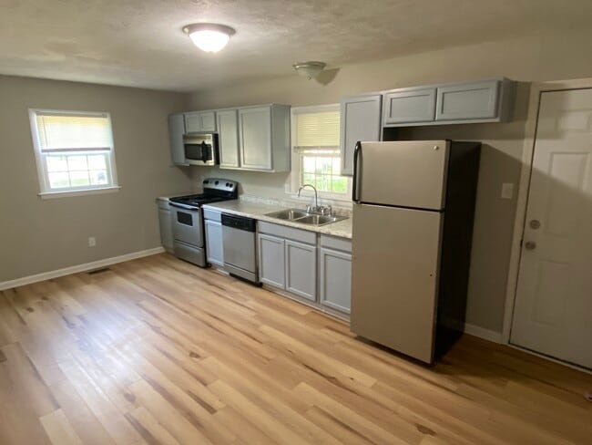 Brand new cabinets and counter tops - 1634 Shaw Rd
