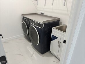 Building Photo - 1907 W 9th St