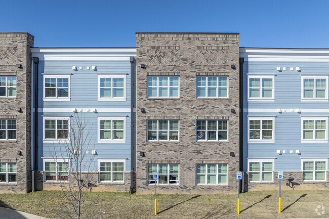 Building Photo - Oaks Terrace Senior Housing