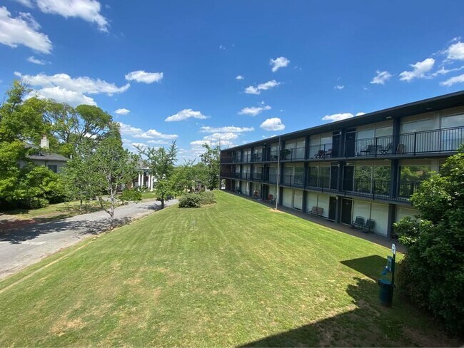 Building Photo - Step Right In, Effortless Living in Highland Park for $1,050 a month.