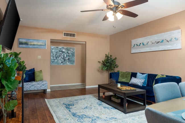 Building Photo - 514 E Hermosa Dr