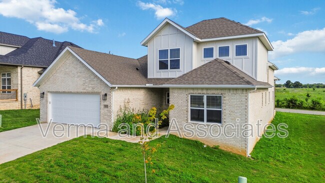 Building Photo - 910 Trestle Ln