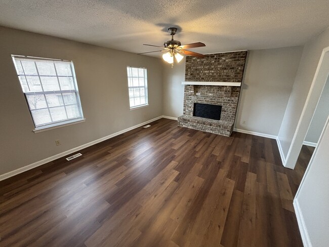 Building Photo - 1549 Moseley Ln