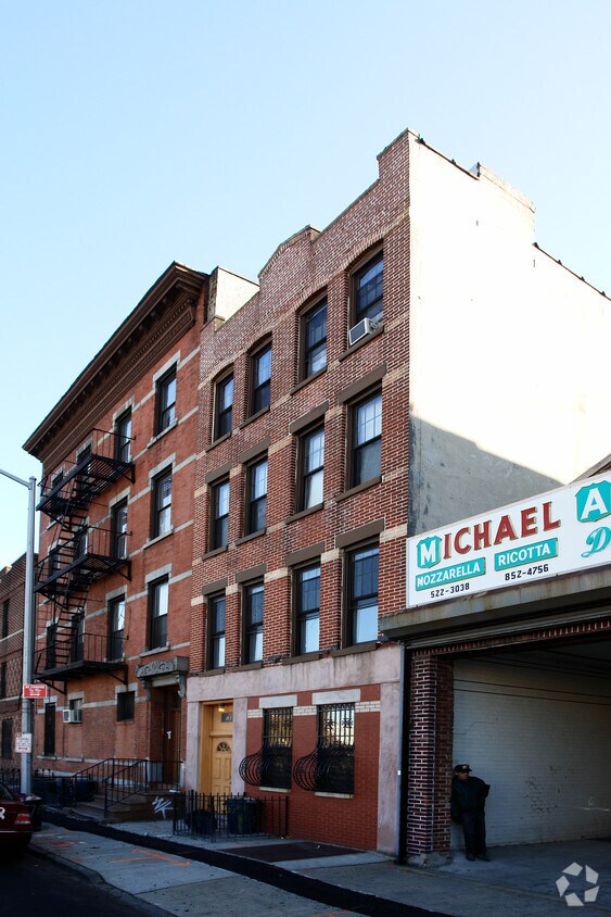 Building Photo - 571 Hicks St