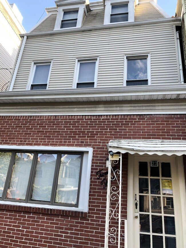 Building Photo - 23 Sherman Pl