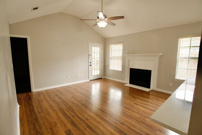 Building Photo - 1911 Summer Hills Ln