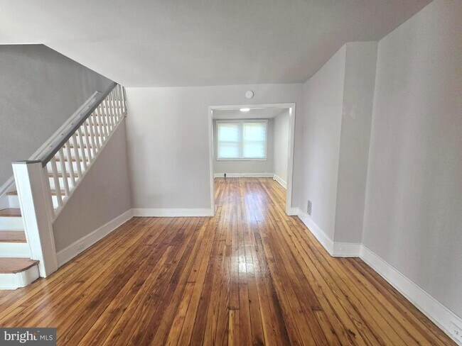 Building Photo - 2540 S 61st St