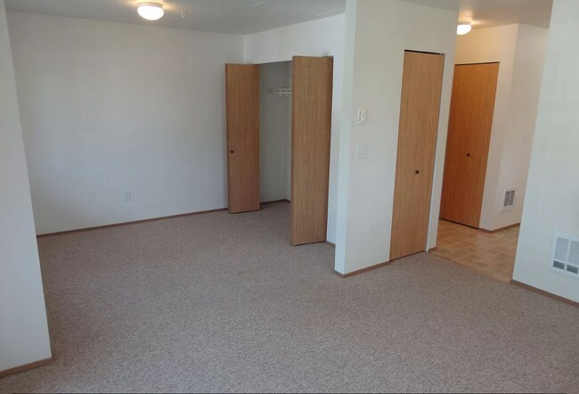 Building Photo - 501 Voltaire Ct