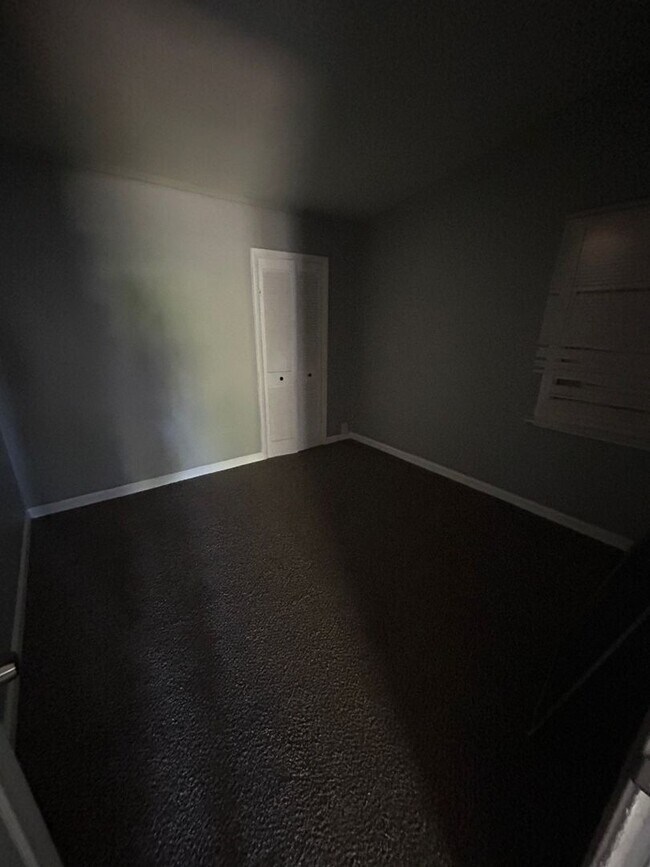 Foto del edificio - For Lease