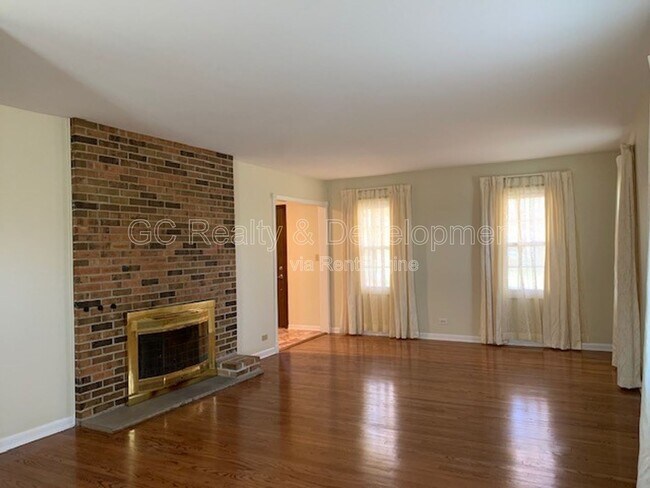 Foto del edificio - 87 W Surrey Ln