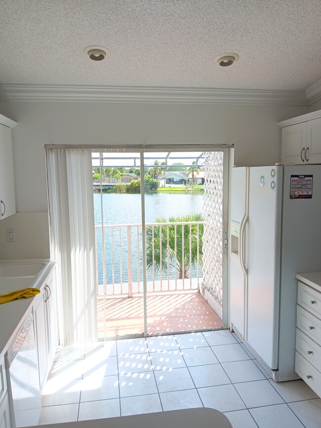 Building Photo - 6940 NW 173rd Dr