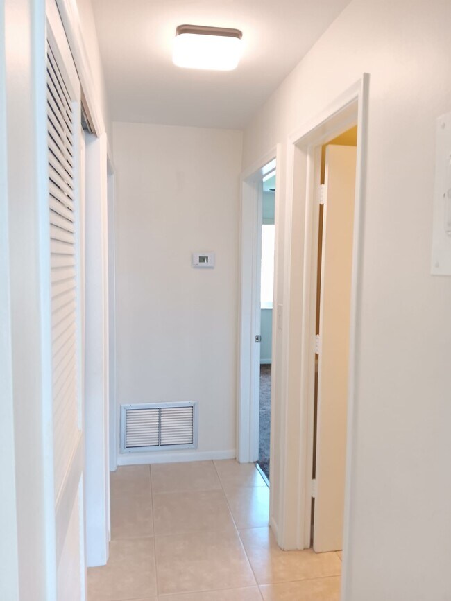 Foto del edificio - 2186 NE 56th St