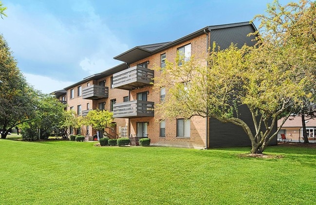 Building Photo - 1486 Fairway Dr