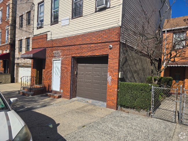 Building Photo - 171 Cambridge Ave