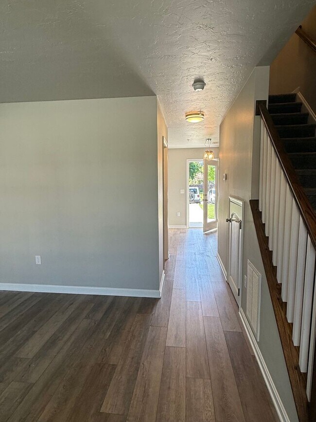 Foto del edificio - 3 Bedroom & 2.5 Bathroom Townhouse in Carlisle!