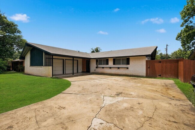 Building Photo - Modern Open Floor Plan