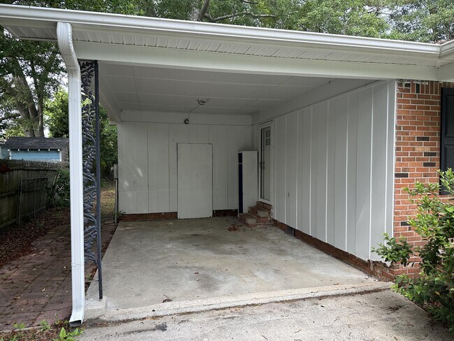 Building Photo - 102 Fort Dr