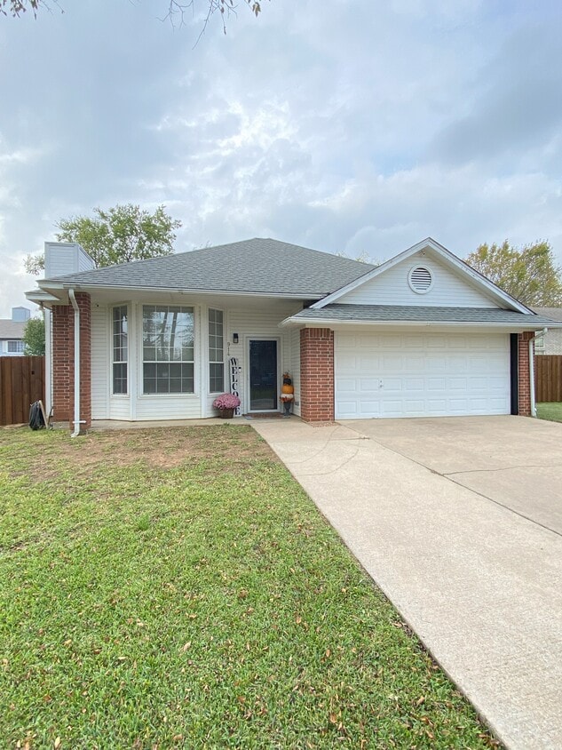 Photo - 914 S Jefferson St (Pilot Point, TX)