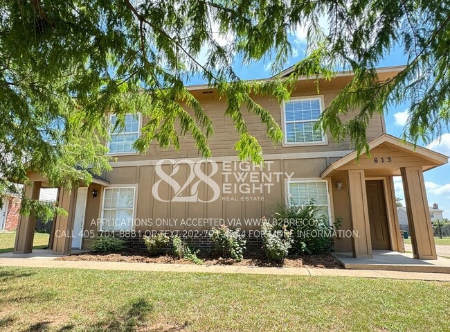 Building Photo - AVAILABLE NOW! 2 Bed/1.5 Bath Duplex Townh...