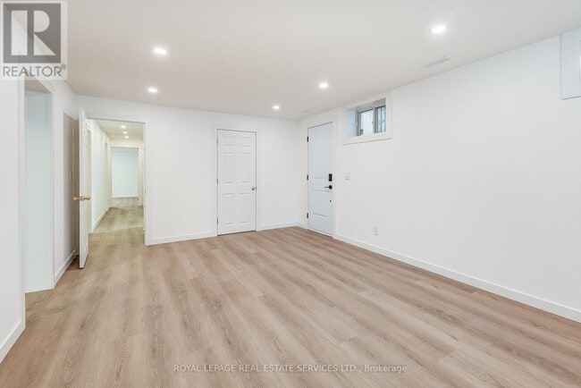 Building Photo - 1063 Lorne Park Rd