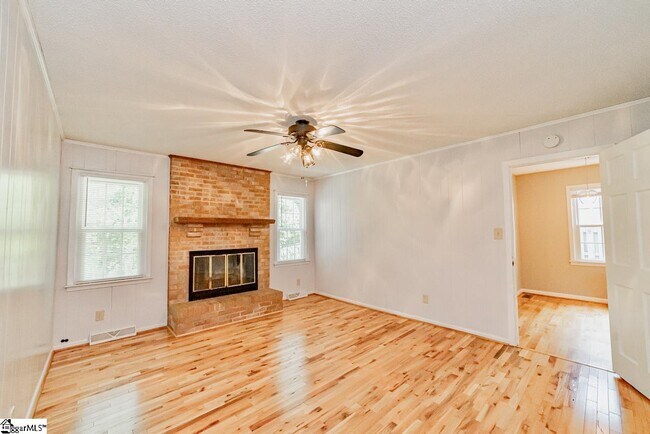 Building Photo - 125 Fieldstone Rd