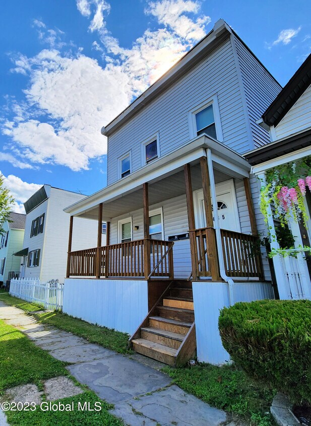 435 7th Ave Unit 2, Troy, NY 12182 Room for Rent in Troy, NY