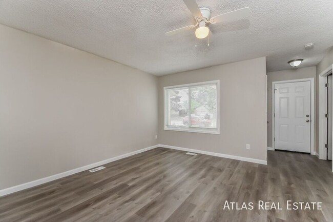Foto del edificio - 4306 Moonbeam Dr