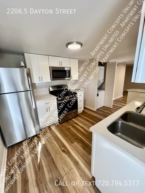 Foto del edificio - 2206.5 Dayton St