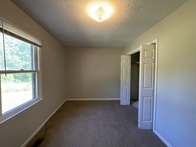 Foto del edificio - 139 Cedar Crest Dr