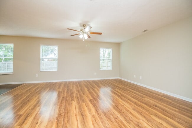 Building Photo - 640 Elderberry Way