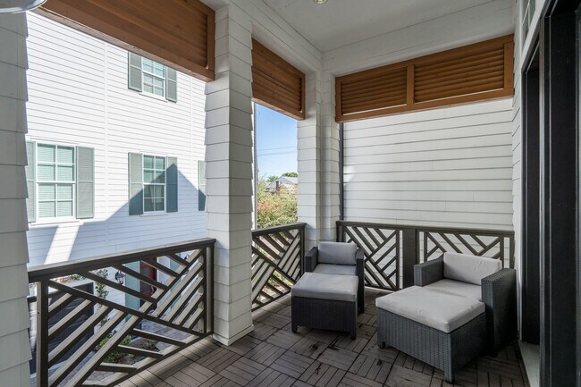 Foto del edificio - 2312 Hutchins St