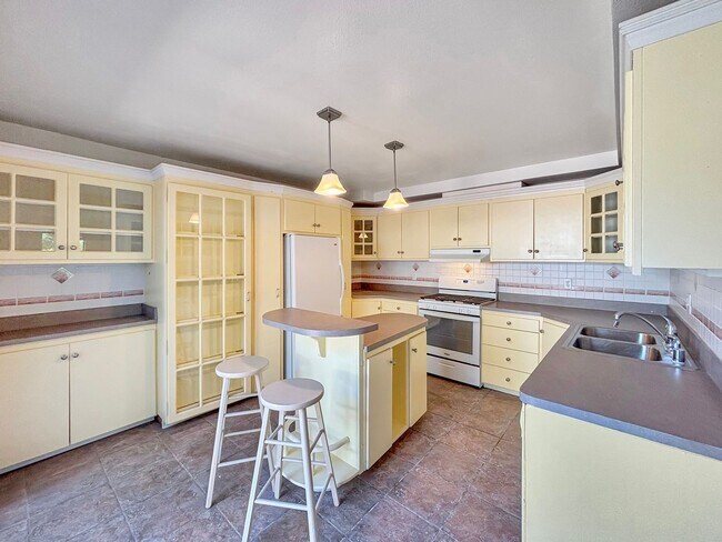 Foto del edificio - Beautiful 3BD/2.5BA Condo in Tierrasanta w...