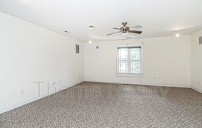 Building Photo - 6383 Pointe Ln