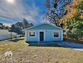 Building Photo - 728 E Spruce St