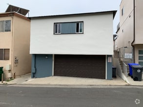 Building Photo - 4015 Crest Dr