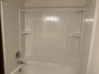 Hall Shower/Tub - Stone Edge Apartments