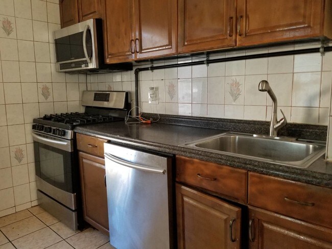 Building Photo - 2123 Troy Ave