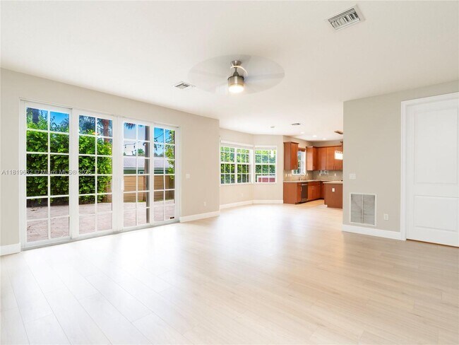 Foto del edificio - 2028 SW 16th Terrace