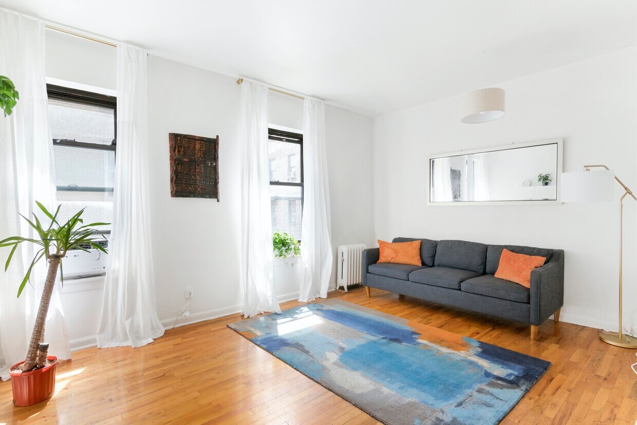 Charming 2 Bed in Ideal UWS Location Townhome Rentals in New York NY